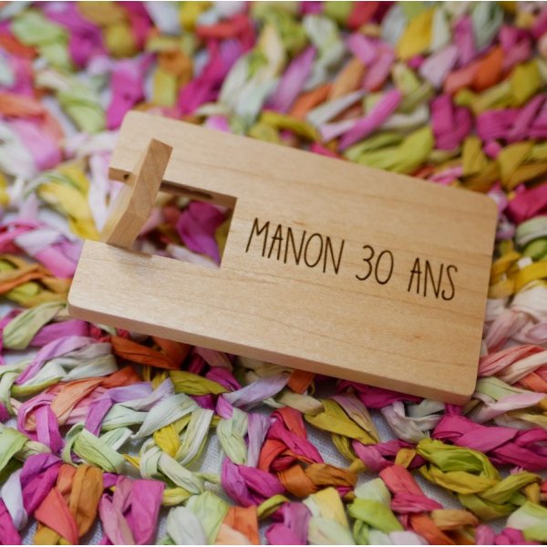 Cart&atilde;o de madeira de bordo gravado com chave USB para personalizar