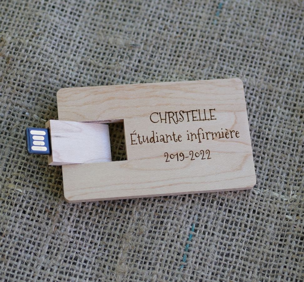 Cartão de madeira de bordo gravado com chave USB para personalizar