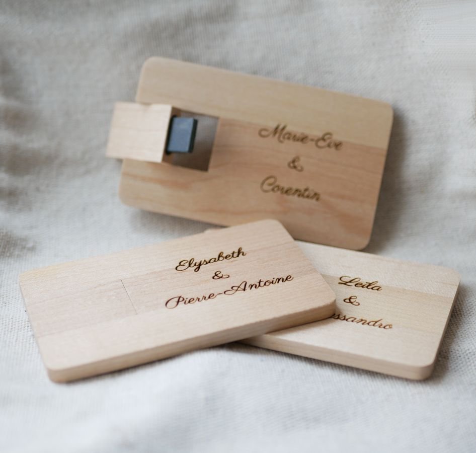 Cartão de madeira de bordo gravado com chave USB para personalizar