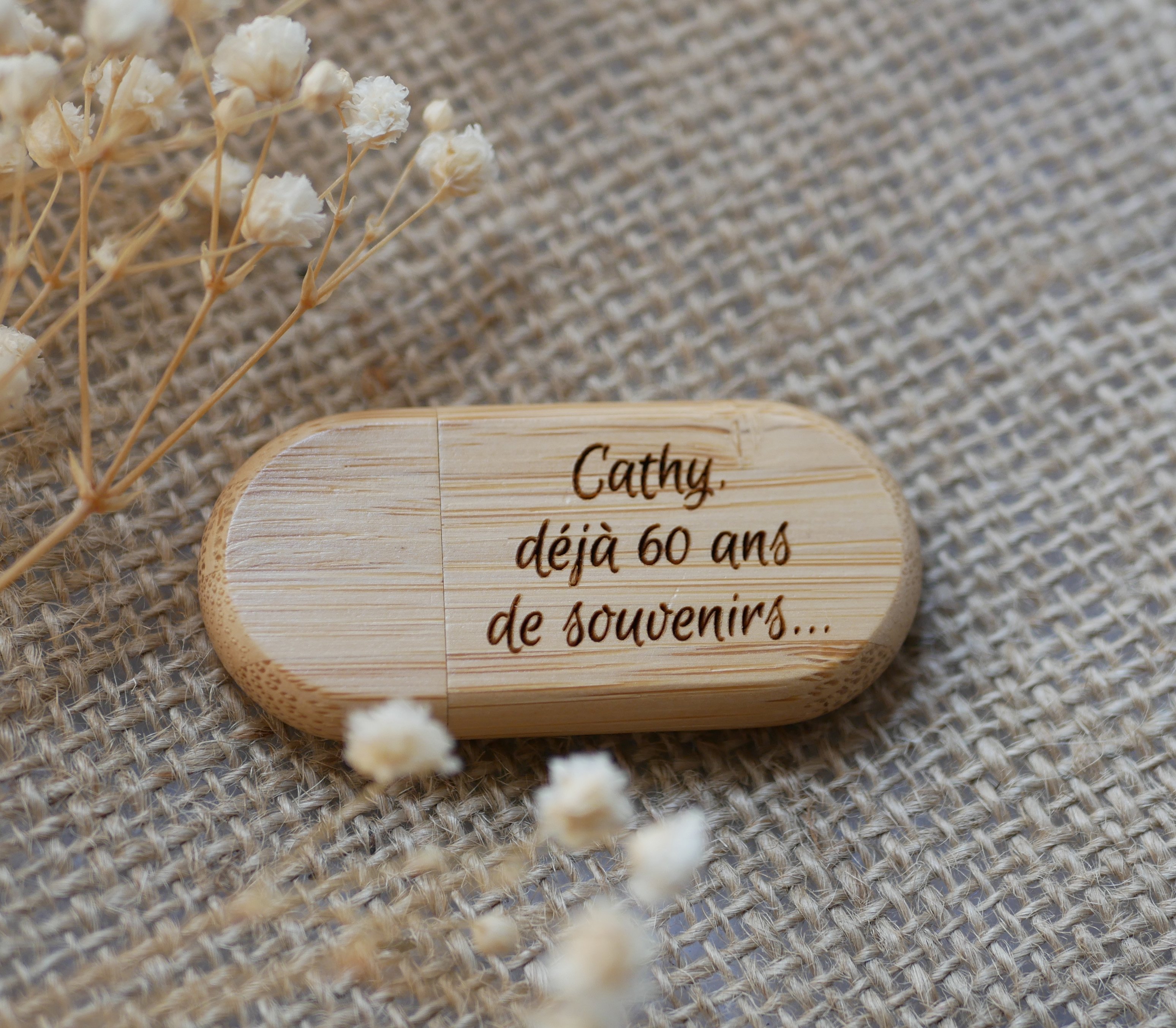 Chave USB oval para ser personalizada por gravação, escolha de madeira