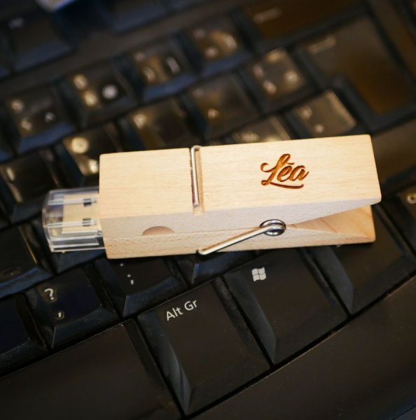 Chave USB gravada em madeira para personalizar