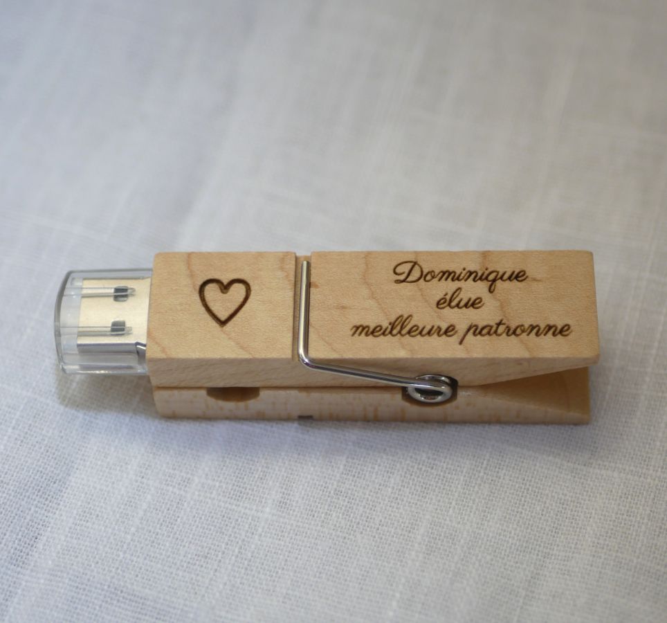 Chave USB gravada em madeira para personalizar