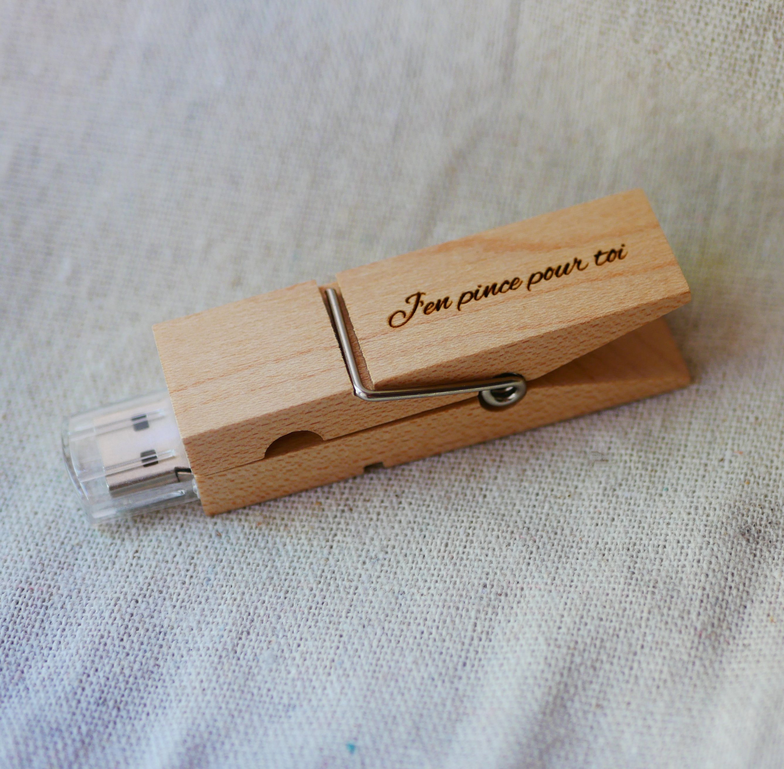 Chave USB gravada em madeira para personalizar