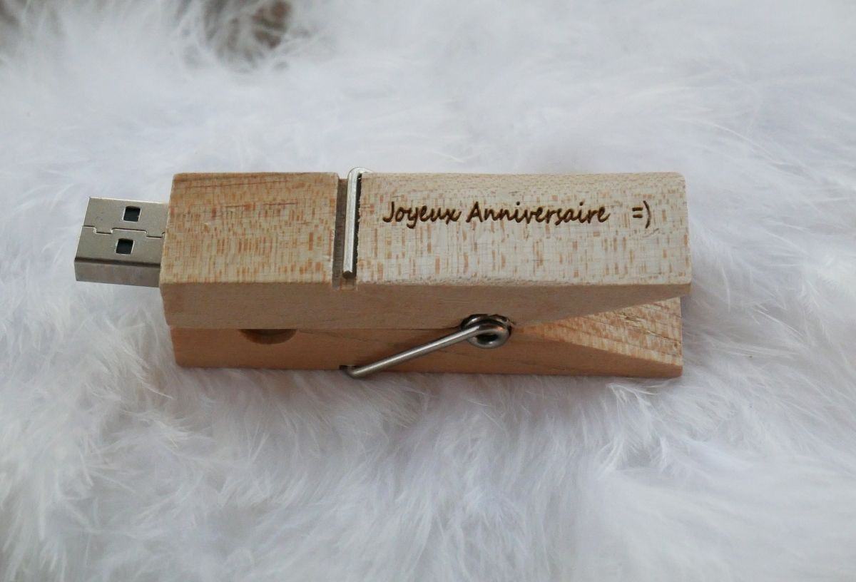 Chave USB gravada em madeira para personalizar