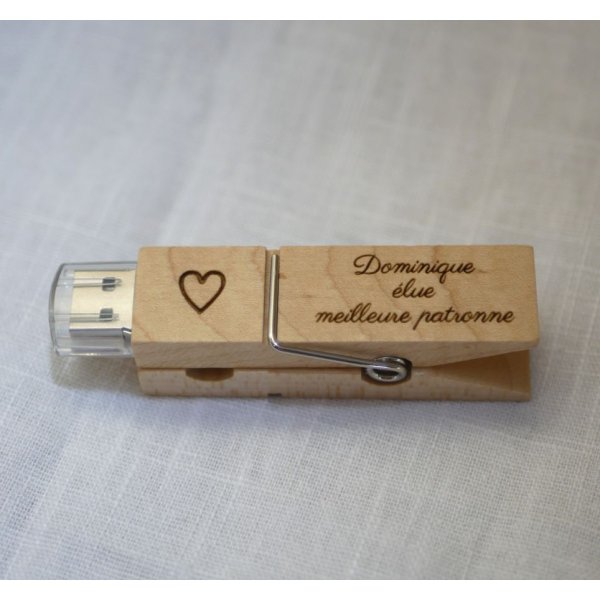 Chave USB gravada em madeira para personalizar