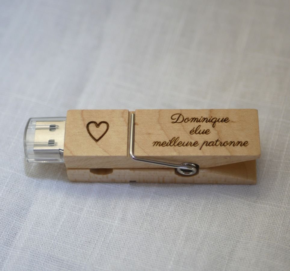 Chave USB gravada em madeira para personalizar