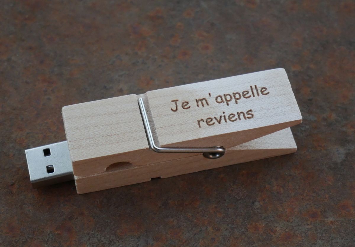 Chave USB gravada em madeira para personalizar
