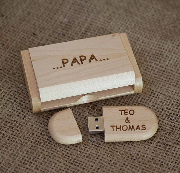 Coffret cl&eacute; Usb 3.0 16 Go &agrave; personnaliser bois clair grav&eacute;