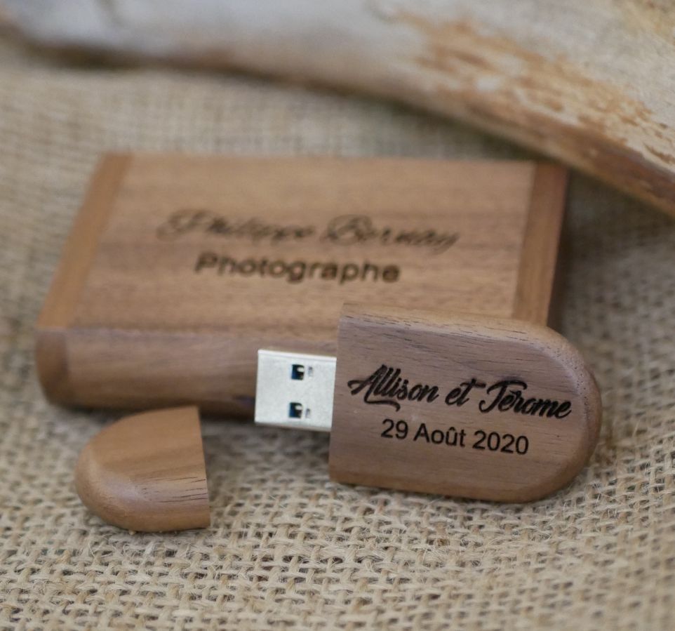 Pen drive e caixa em madeira de nogueira 3.0 USB, 32 GB, personalizável