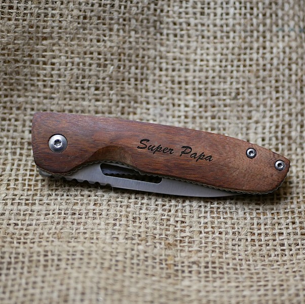 Faca de cabo de madeira gravada para personalizar