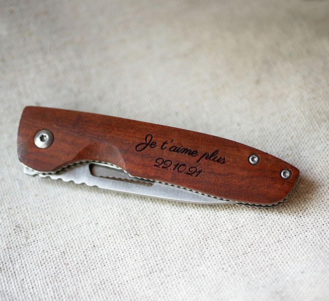 Faca de cabo de madeira gravada para personalizar