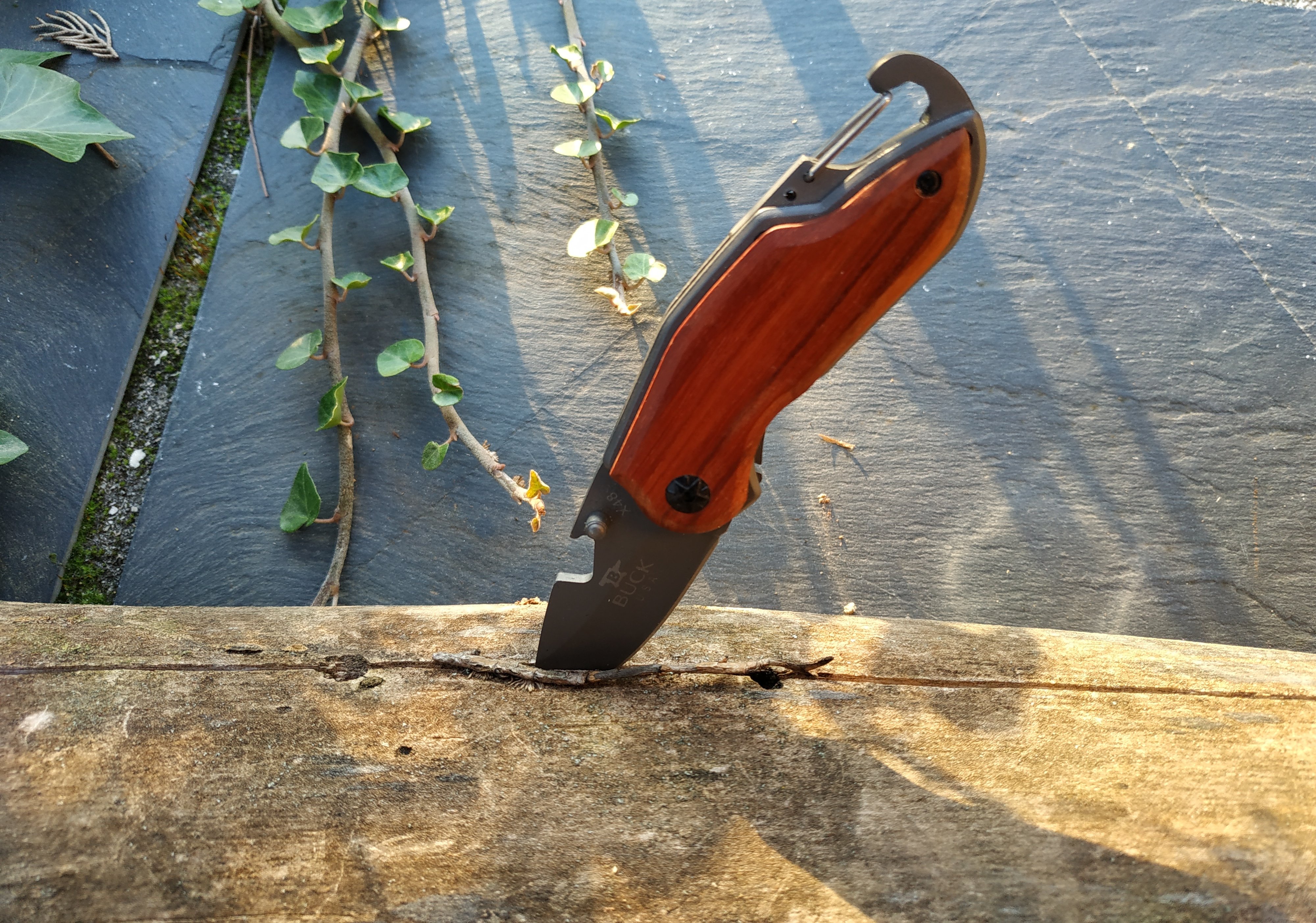 Canivete dobr&aacute;vel, cabo de madeira com grava&ccedil;&atilde;o