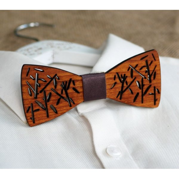 Gravata de madeira francesa com decora&ccedil;&atilde;o de bambu 