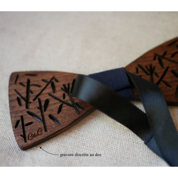 Gravata de madeira francesa com decora&ccedil;&atilde;o de bambu 