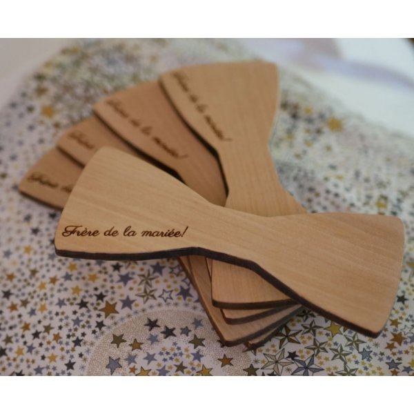 Gravata-borboleta de madeira nua para se montar