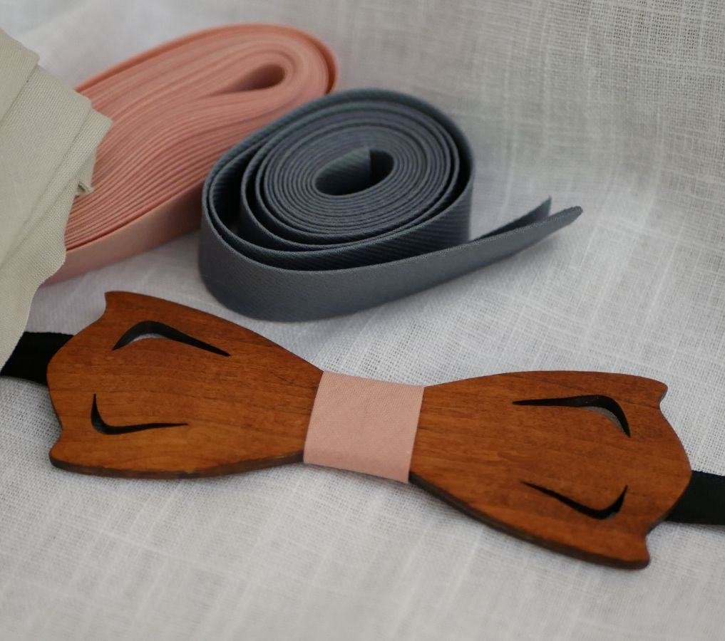 Laço de fita de trompe l'oeil de madeira para personalizar
