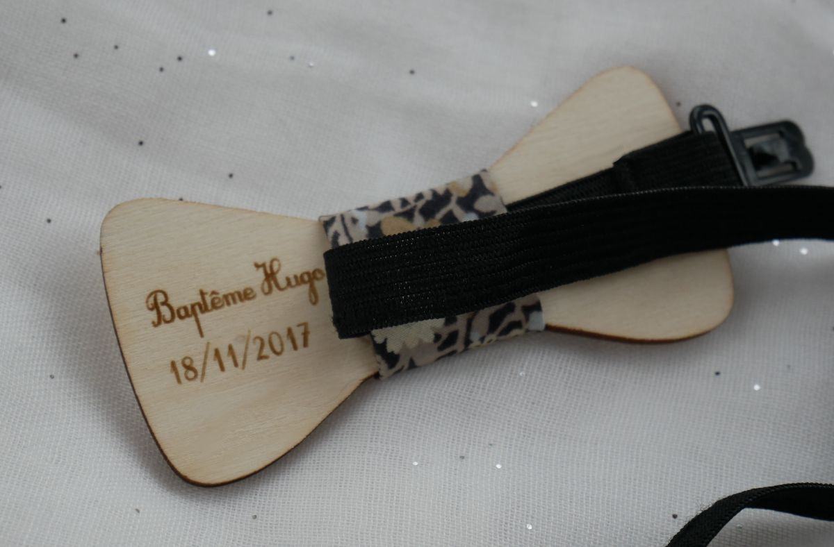 Gravata-borboleta de madeira de choupo para personalizar o laço