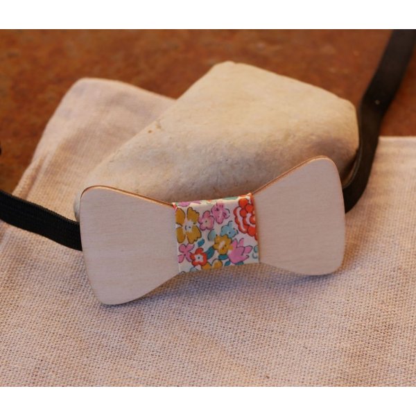 Gravata-borboleta de madeira de choupo para personalizar o la&ccedil;o