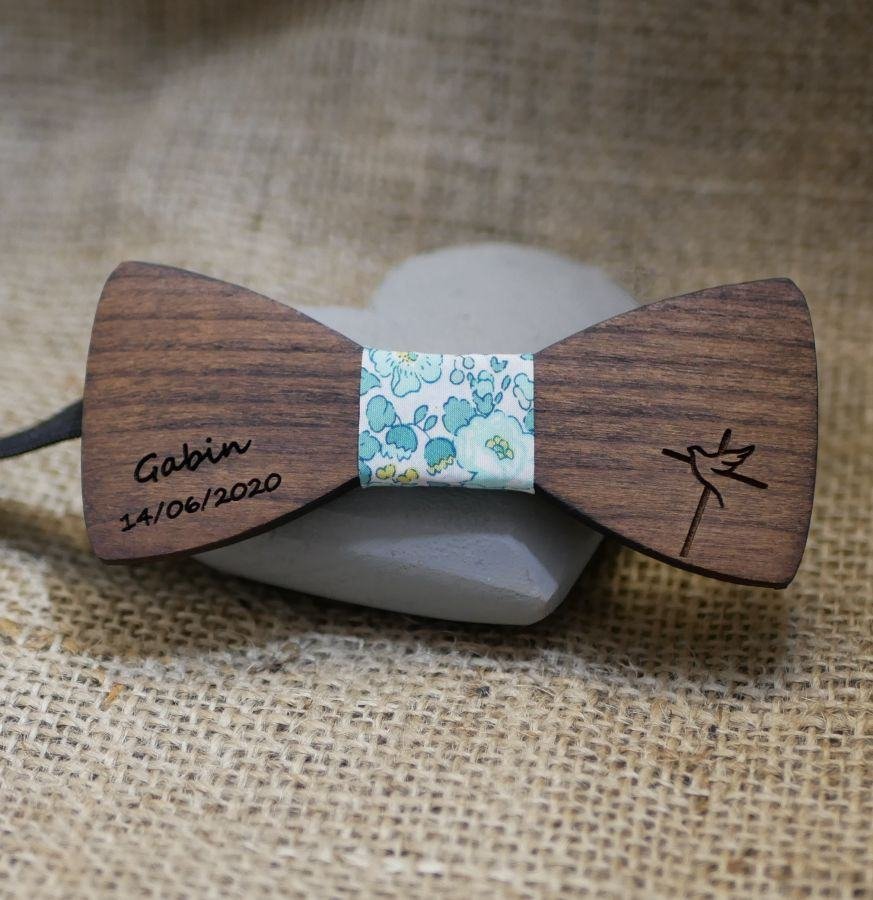 Laço de madeira de nogueira personalizado para crianças