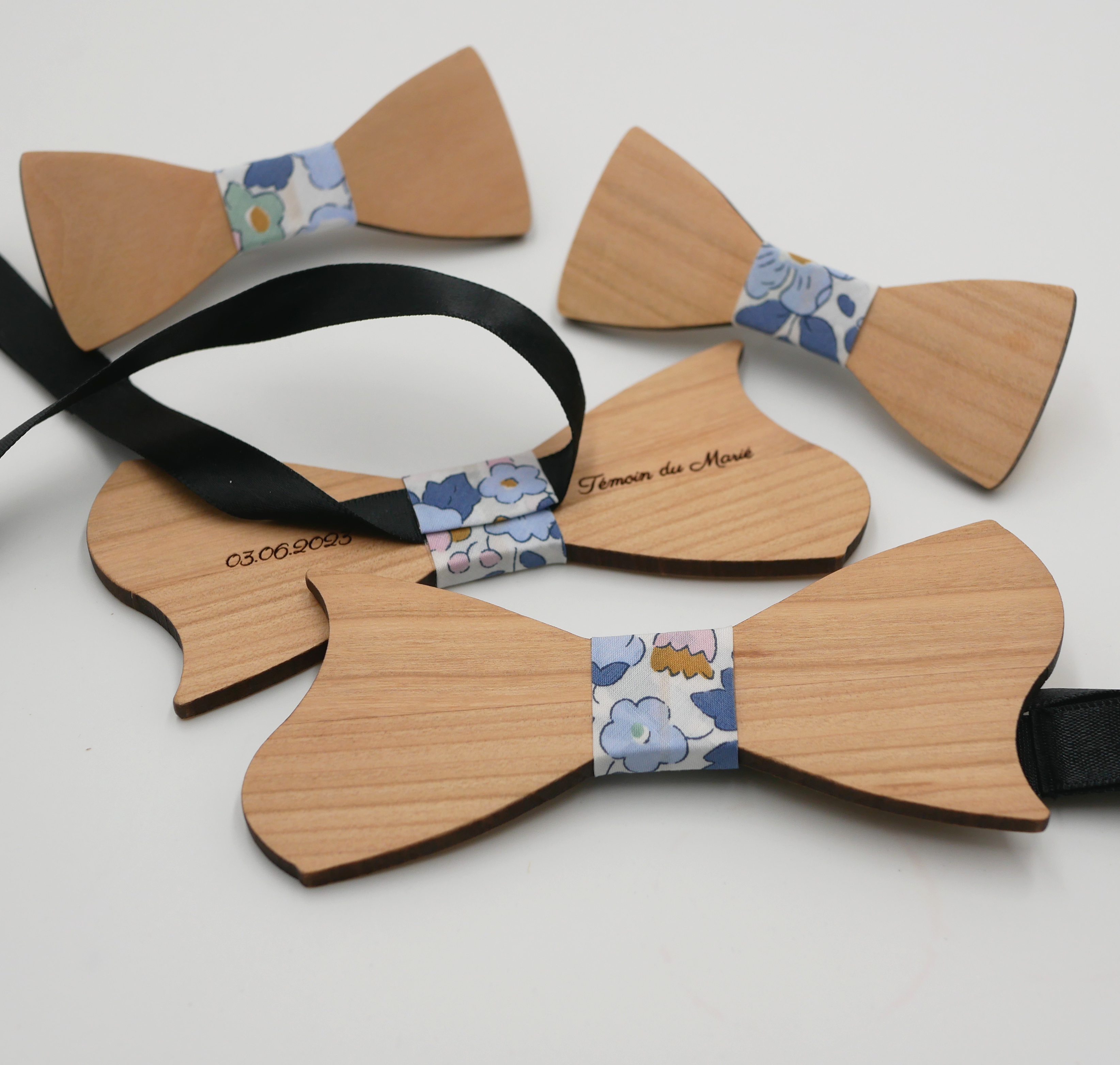 Laço assimétrico em madeira de cerejeira para ser personalizado Made in France