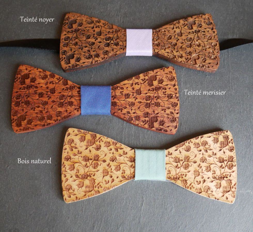 Gravata em laço de madeira de cerejeira com pequenas flores gravadas para personalizar através de gravura no verso feita em França