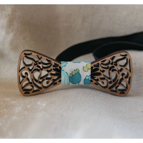 Mini la&ccedil;o de madeira com curvas elegantes