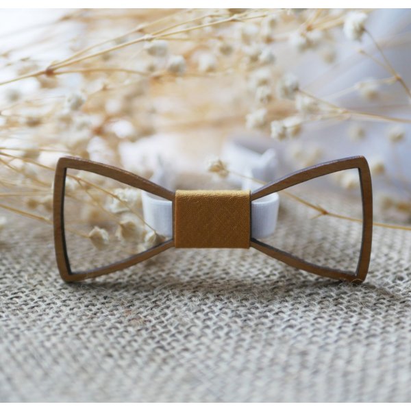 Mini la&ccedil;o de madeira com arasbescos vazados 