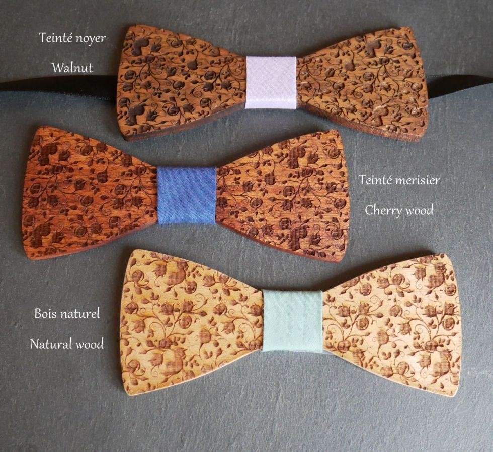 Gravata de laço em nogueira com pequenas flores gravadas