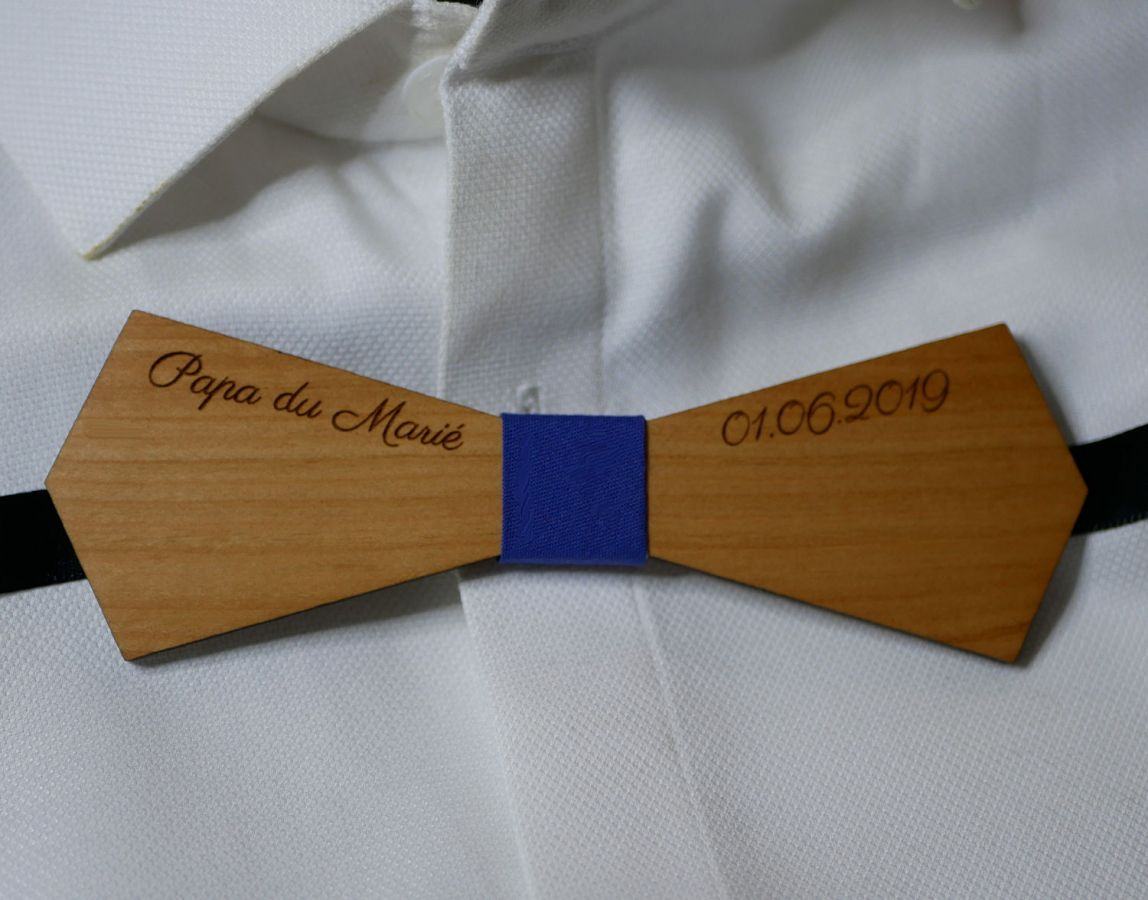 Laço longo pontiagudo em nogueira para ser personalizado Presente para homem