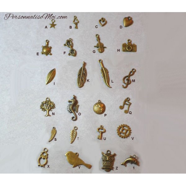 Pingente de madeira pintado a cores com encanto de bronze para personalizar