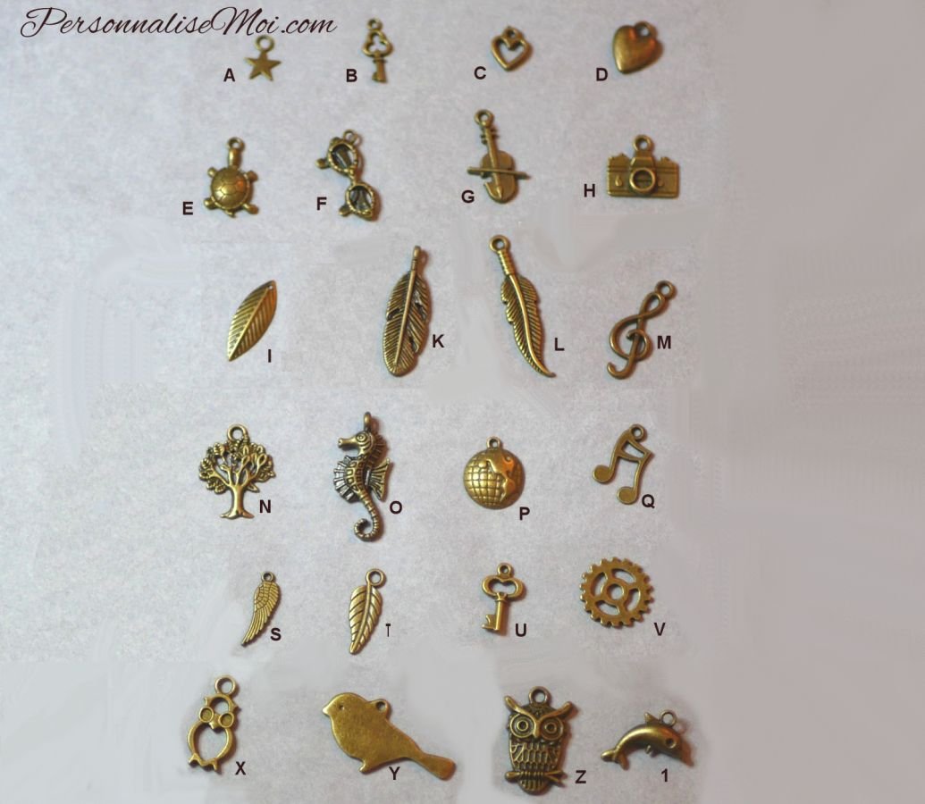 Pingente de madeira pintado a cores com encanto de bronze para personalizar