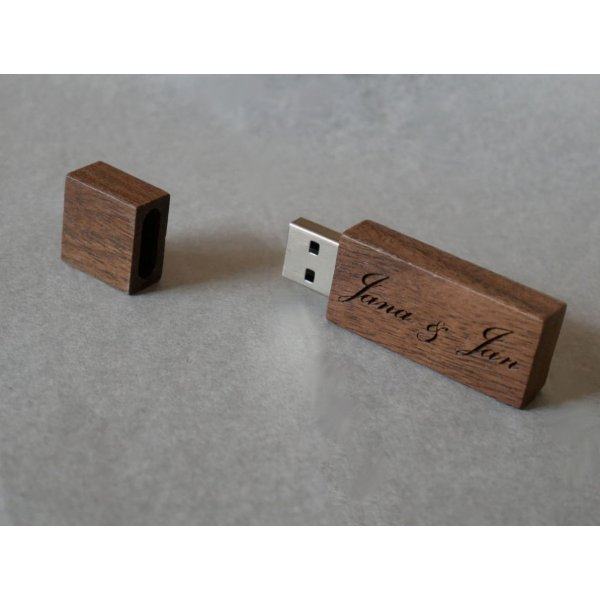 Pequena chave USB gravada em madeira de nogueira para personalizar
