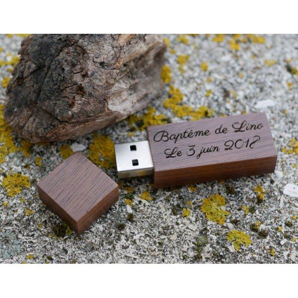 Pequena chave USB gravada em madeira de nogueira para personalizar