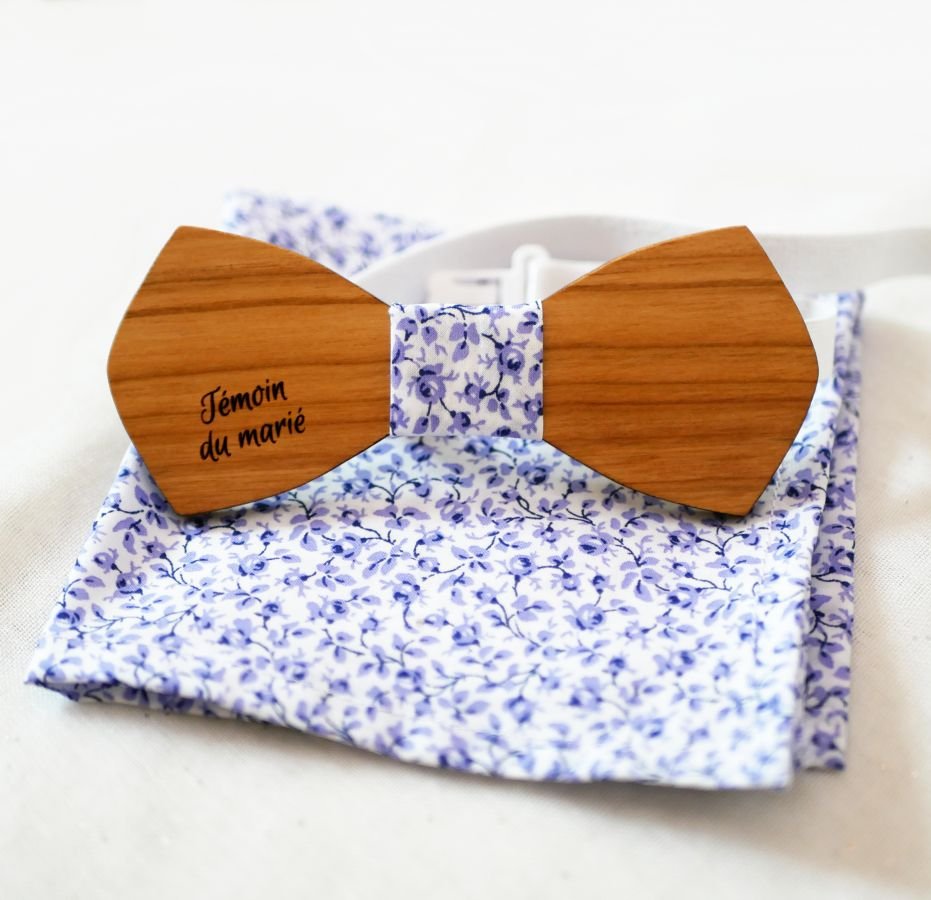 Saco de embreagem Mickael Liberty com flores azuis e laço de madeira, personalizável