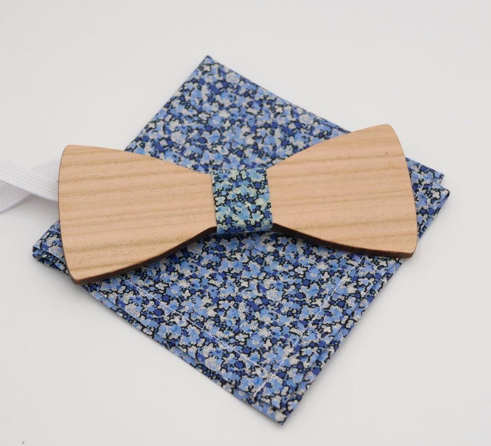 Saco Liberty Pepper Blue + scrunchie + gravata-borboleta de madeira