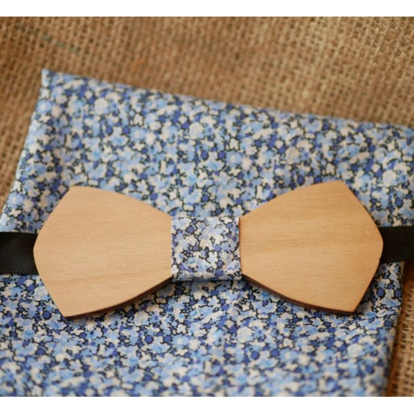 Saco Liberty Pepper Blue + scrunchie + gravata-borboleta de madeira