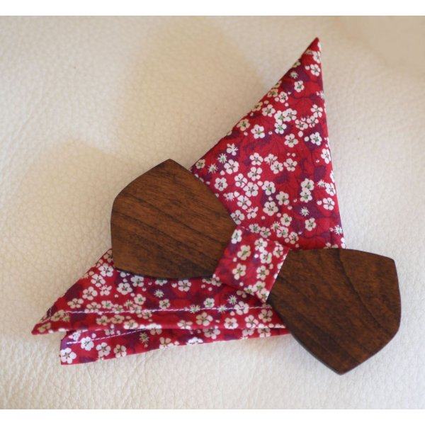 La&ccedil;o de madeira e bolso do fato em vermelho Liberty 