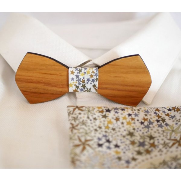 Estrelas castanhas Liberty personaliz&aacute;veis e bolsa de la&ccedil;o de madeira