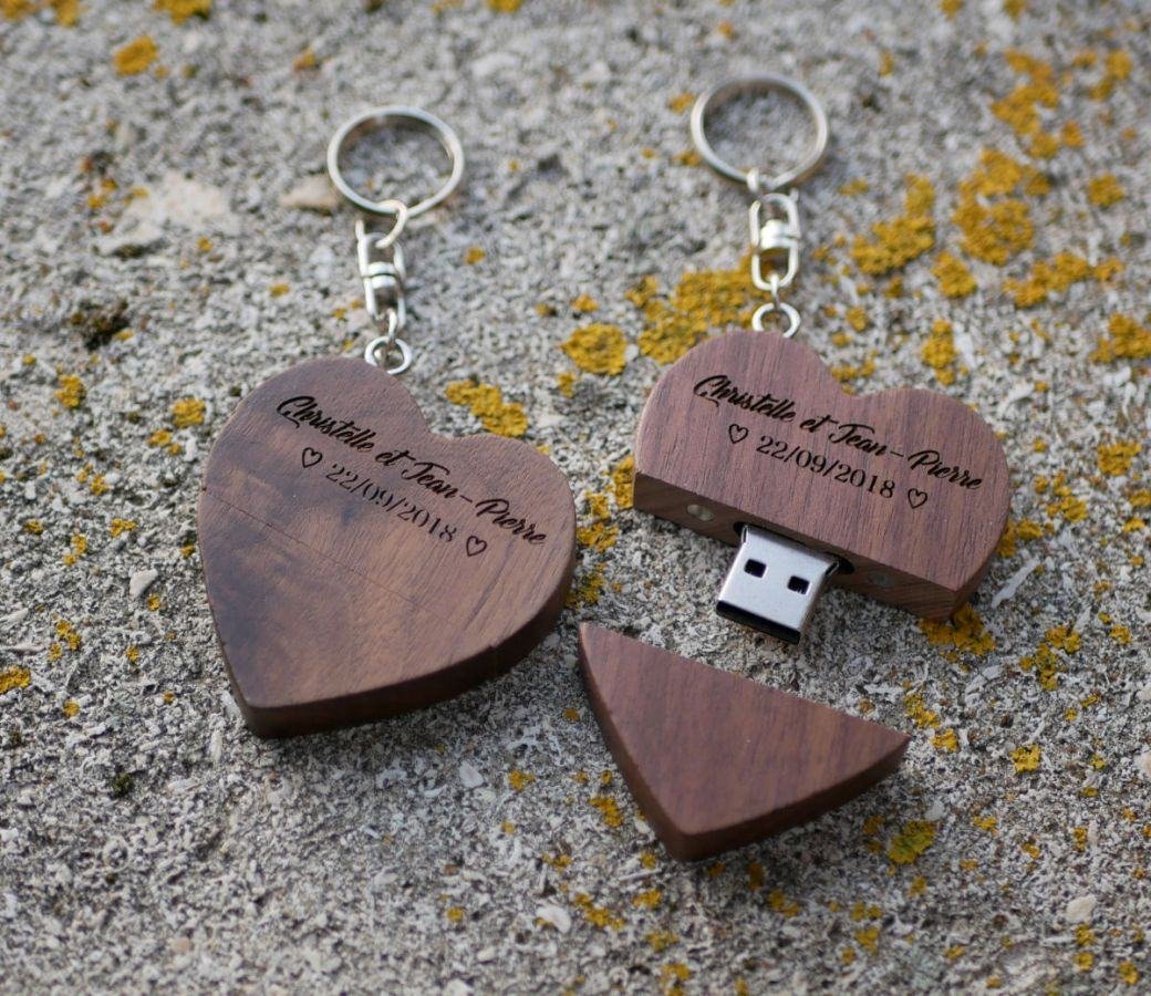 Porta-chaves USB em forma de coração em madeira escura para personalizar com gravação