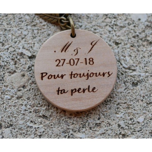 Porta-chaves pérola e redonda em madeira de cerejeira a personalizar através de gravura