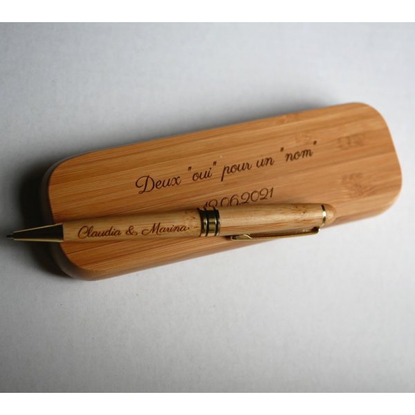 Stylo en bambou grav&eacute; dans coffret en bois massif personnalis&eacute;