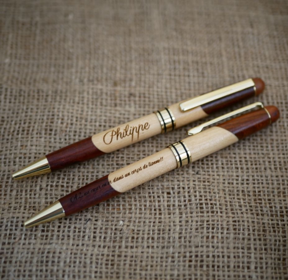 Caneta de madeira bicolor gravada para personalizar