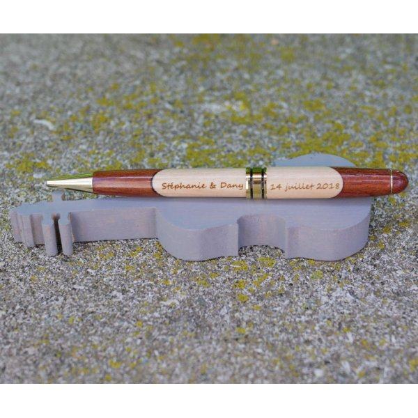 Caneta de madeira bicolor gravada para personalizar