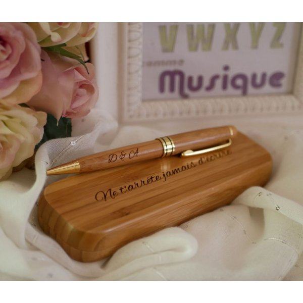 Stylo en bambou grav&eacute; dans coffret en bois massif personnalis&eacute;
