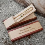 Caixa de madeira com caneta gravada numa caixa para ser personalizada 