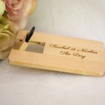 Cartão de madeira de bordo gravado com chave USB para personalizar