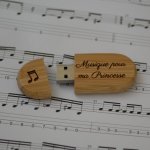 Chave USB oval para ser personalizada por gravação, escolha de madeira