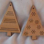 Duo de árvores de Natal de madeira para bordar você 