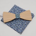 Saco de embreagem Liberty Pepper azul e laço de madeira