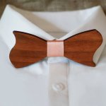 Laço assimétrico em madeira de cerejeira para ser personalizado Made in France